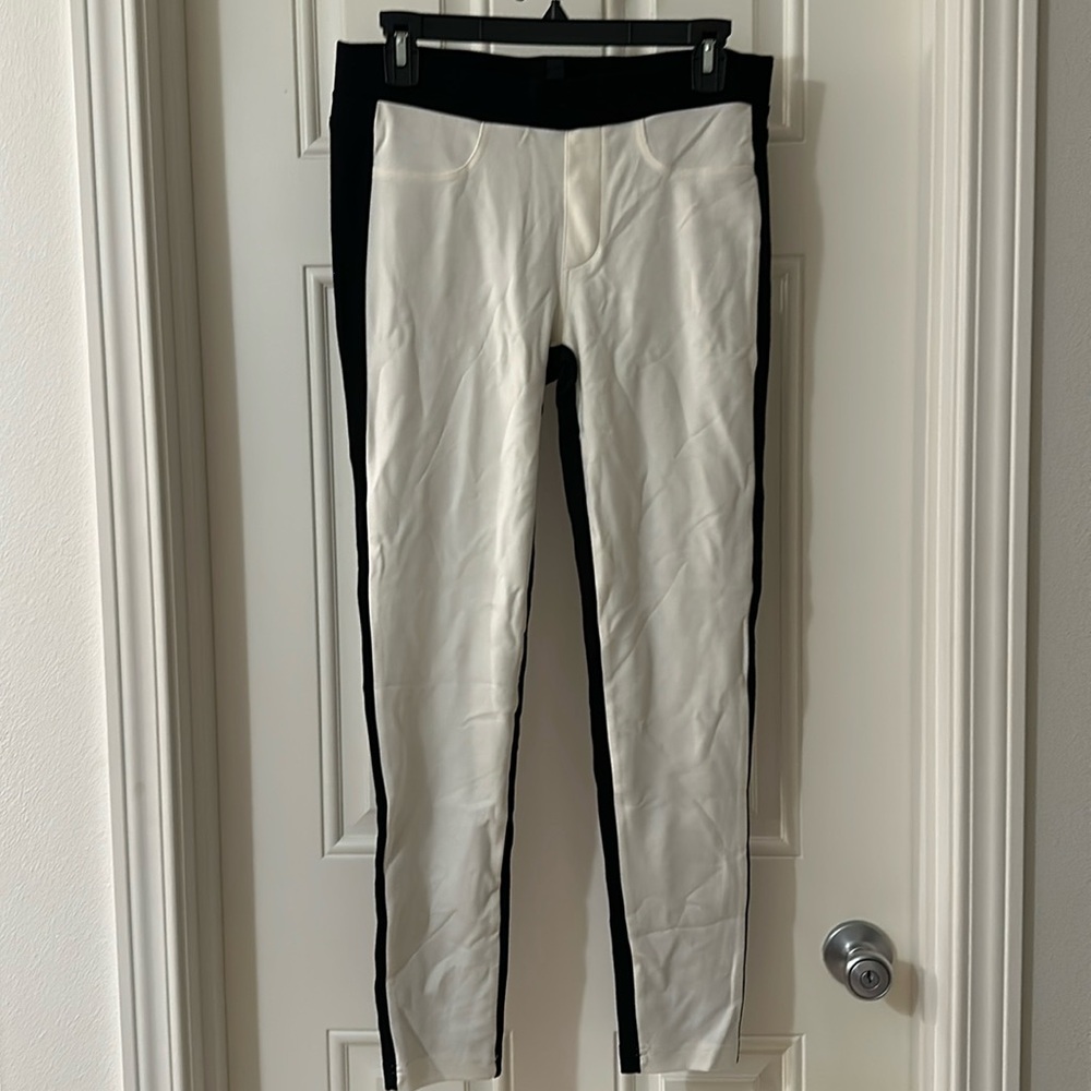 Black and white Bebe legging